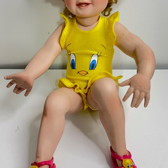 Summer Lovin Tweety Ashton Drake Porcelain Doll with Tweety Bird - Picture 12 of 13